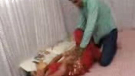 صغيرتي 18 سنة فتاة سحب الرجل على الأريكة سكس مساج مترجم جديد
